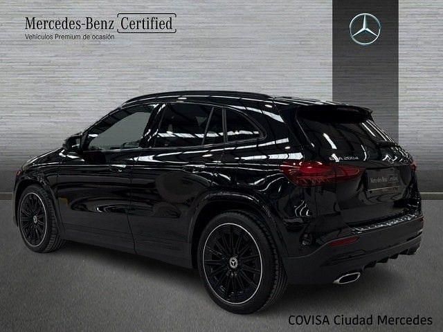 Usado Mercedes GLA200 150 CV (110 kW) 2025 Negro cosmos SUV