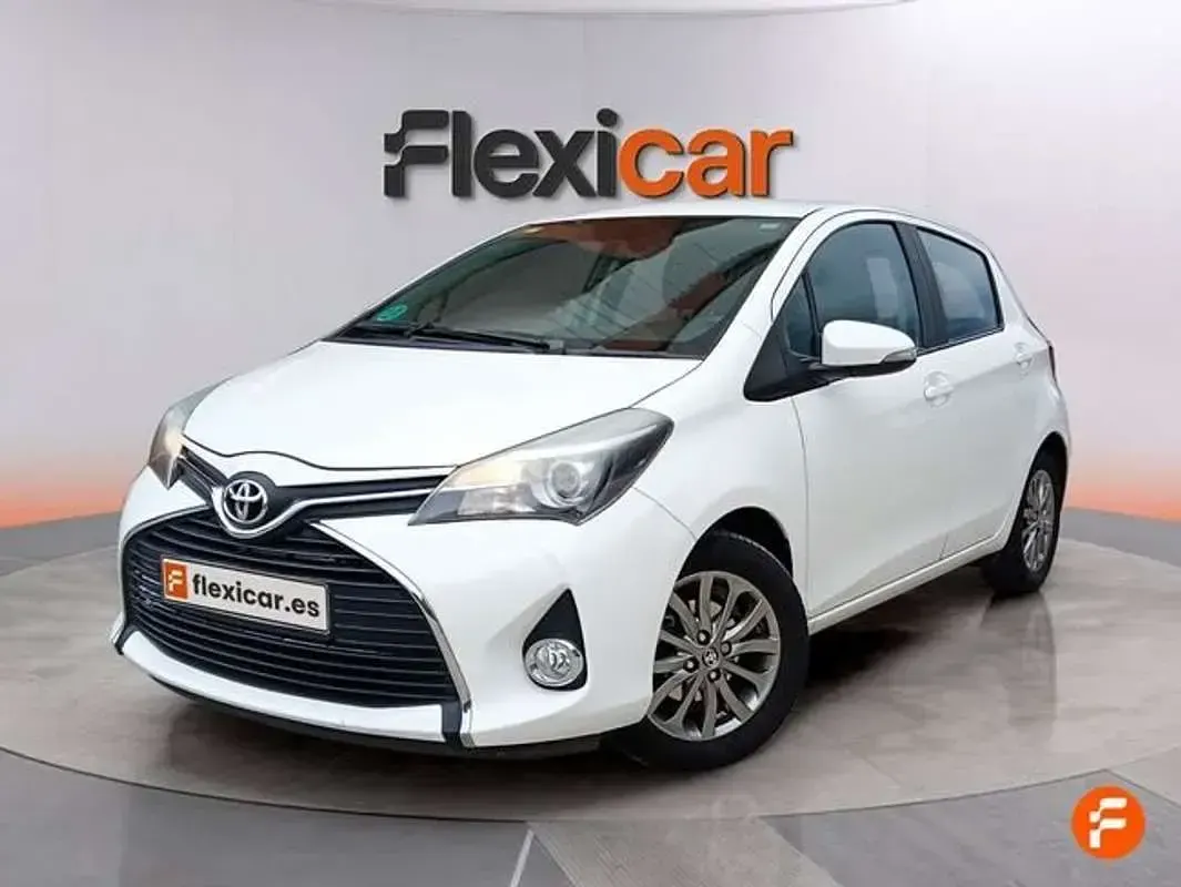 Usado Toyota Yaris Active 99 CV (72 kW) 2016 Blanco Utilitario