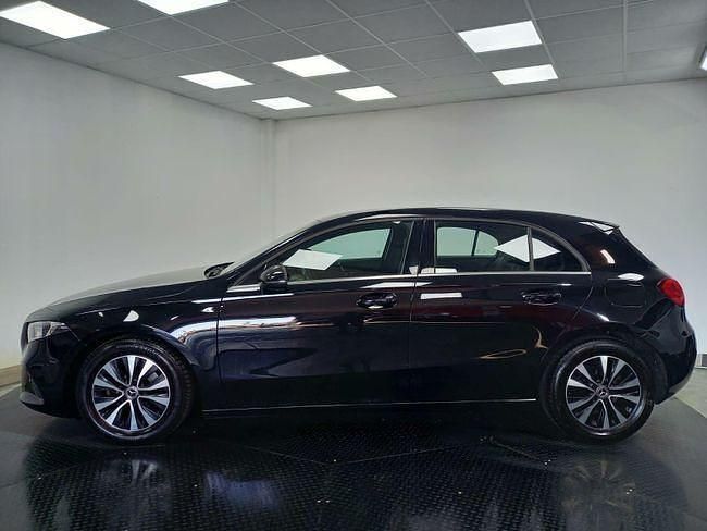 Usado Mercedes A180 Business 116 CV (85 kW) 2019 Negro Berlina
