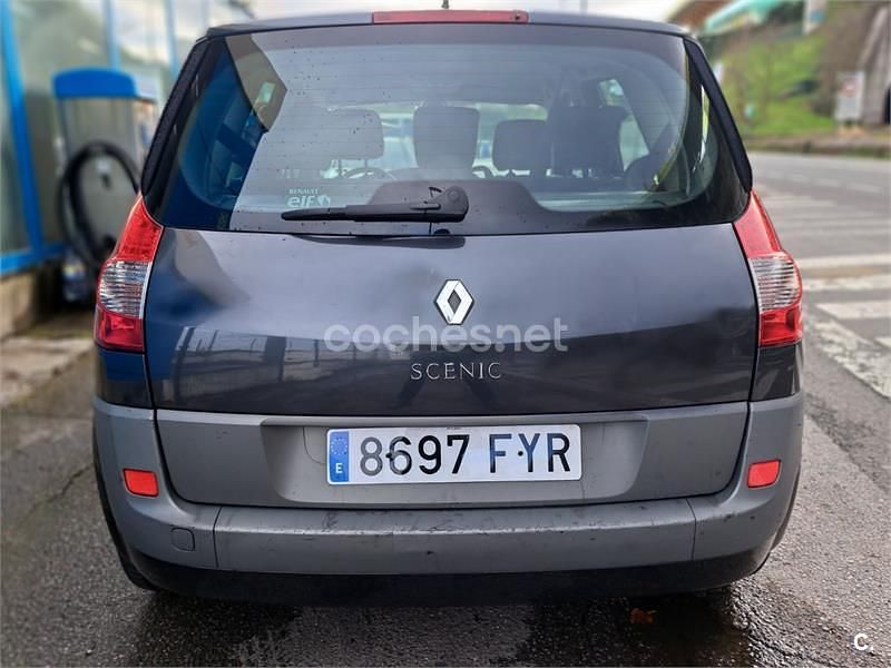 Usado Renault Scénic II Dynamique 130 CV (95 kW) 2007 Gris / plata Monovolumen