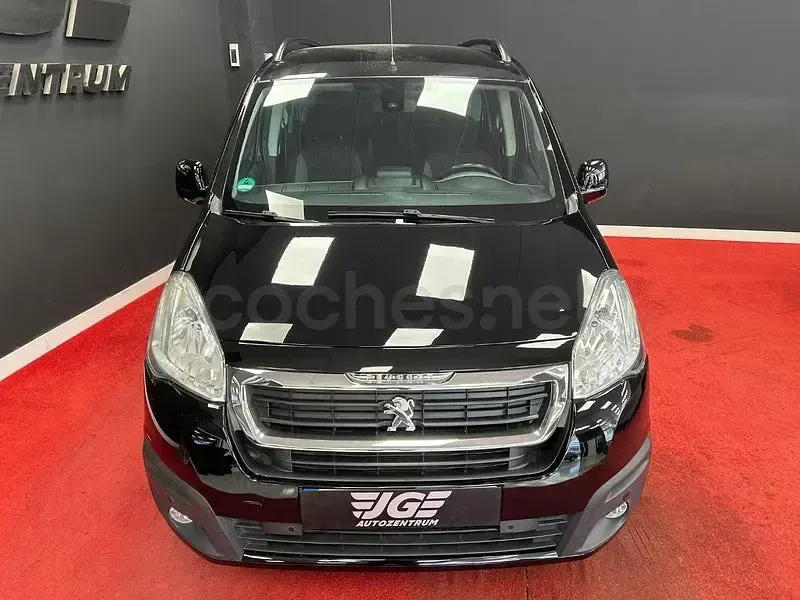 Usado Peugeot Partner Tepee Style 120 CV (88 kW) 2016 Negro Monovolumen