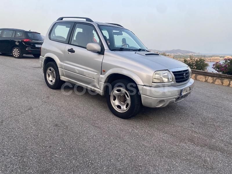 Gris / plata Usado 2005 Suzuki Grand Vitara SUV | 8750 € (Precio justo) - Imagen 1/4