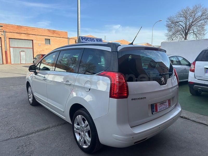 Usado Peugeot 5008 Allure 115 CV (84 kW) 2013 Blanco Monovolumen