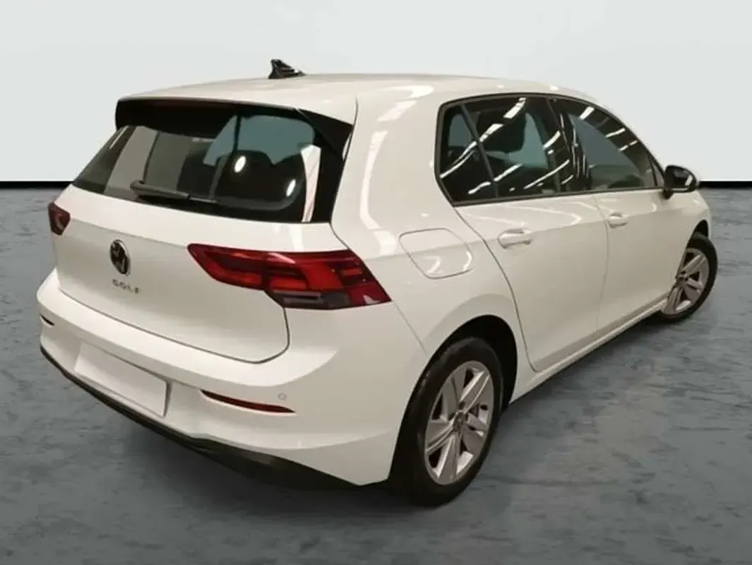 Usado VW Golf VIII 110 CV (80 kW) 2023 Blanco Berlina