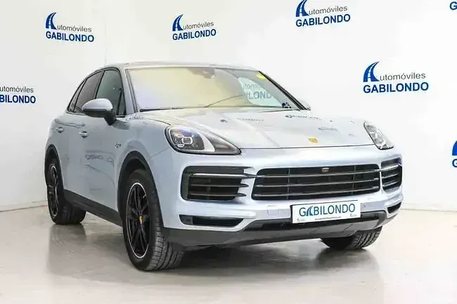 Usado Porsche Cayenne 462 CV (339 kW) 2021 Gris / plata SUV