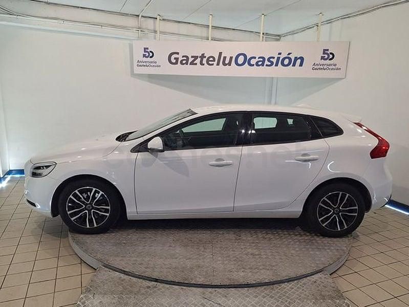 Usado Volvo V40 Momentum 122 CV (89 kW) 2018 Blanco Berlina