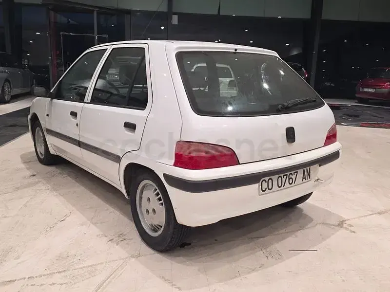 Usado Peugeot 106 60 CV (44 kW) 1997 Blanco Utilitario