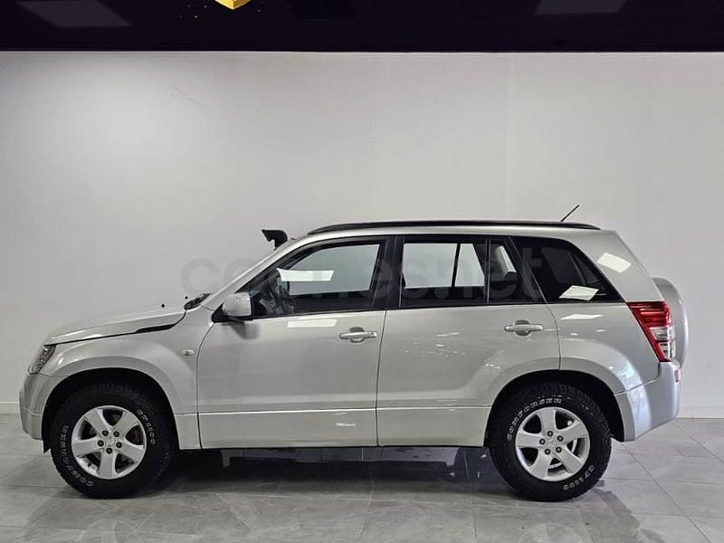 Usado Suzuki Grand Vitara 140 CV (102 kW) 2008 Gris / plata SUV