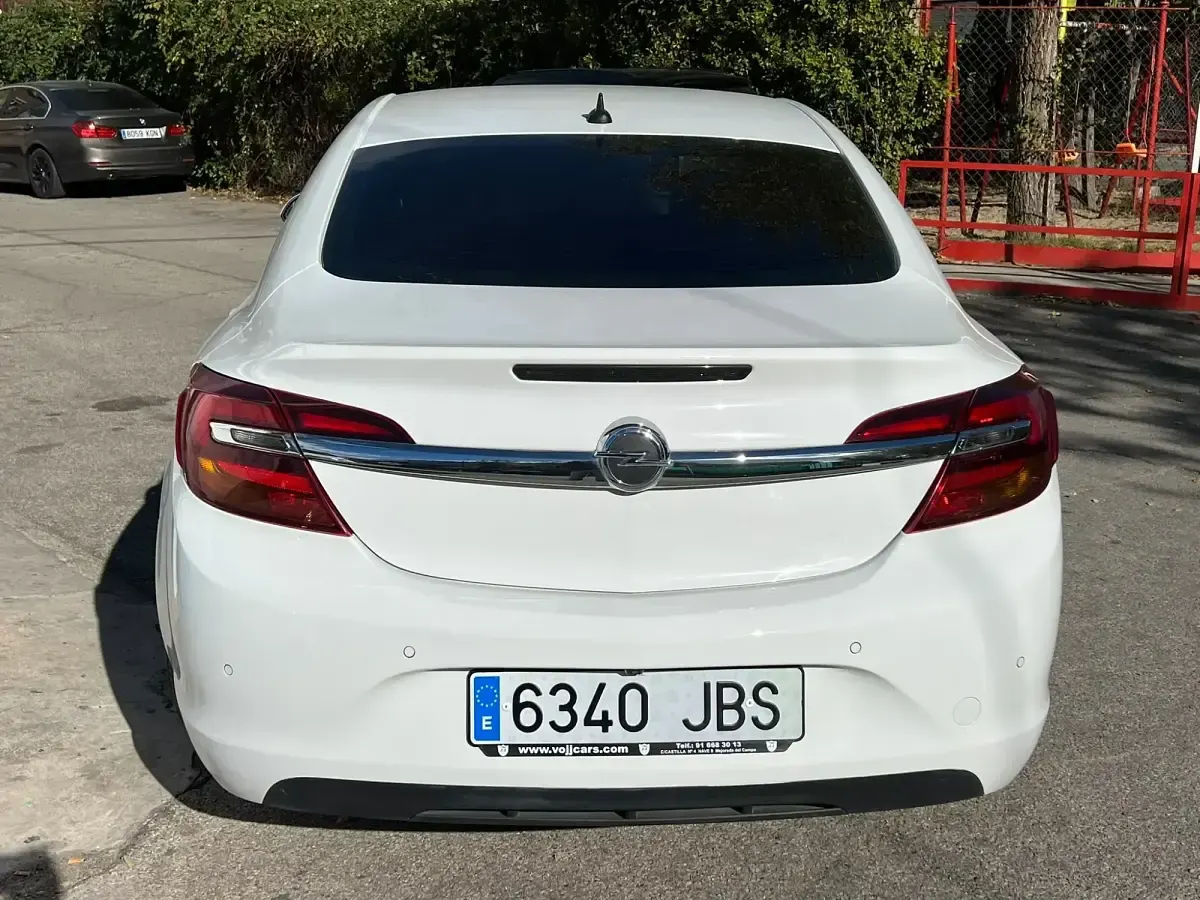 Usado Opel Insignia Excellence 140 CV (102 kW) 2014 Blanco Berlina