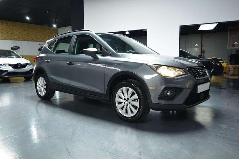 Usado Seat Arona Ecomotive 95 CV (69 kW) 2018 Gris SUV