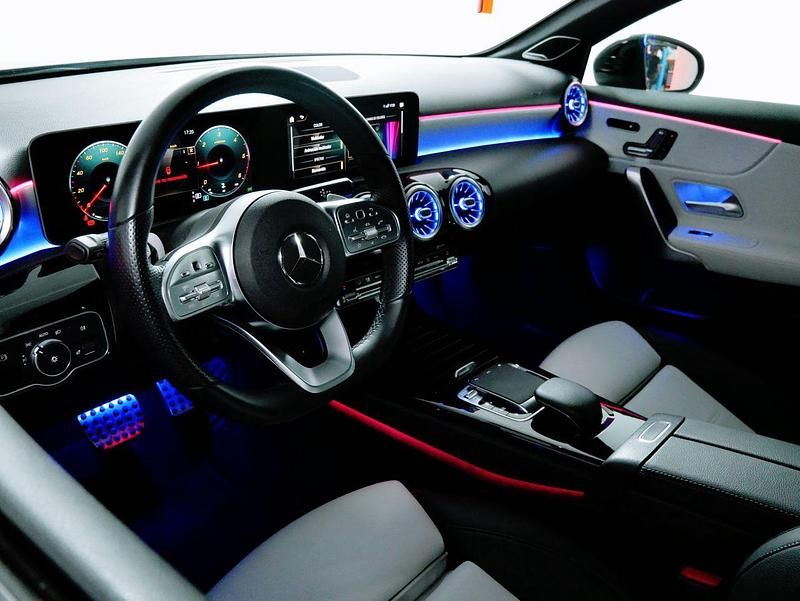 Gris Usado 2018 Mercedes A180 AMG Utilitario | 29.990 € - Imagen 1/1