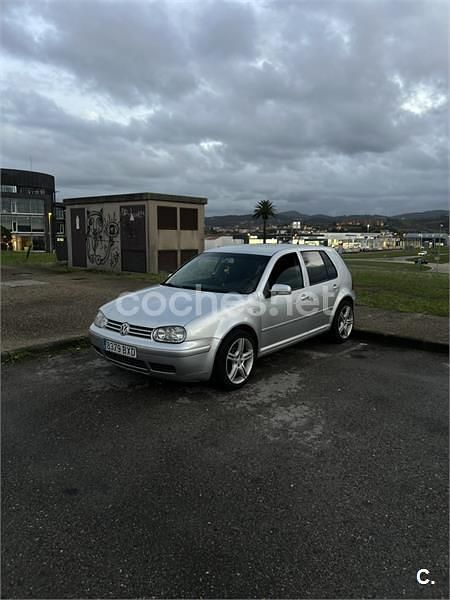 Usado VW Golf IV Highline 105 CV (77 kW) 2002 Gris / plata Berlina
