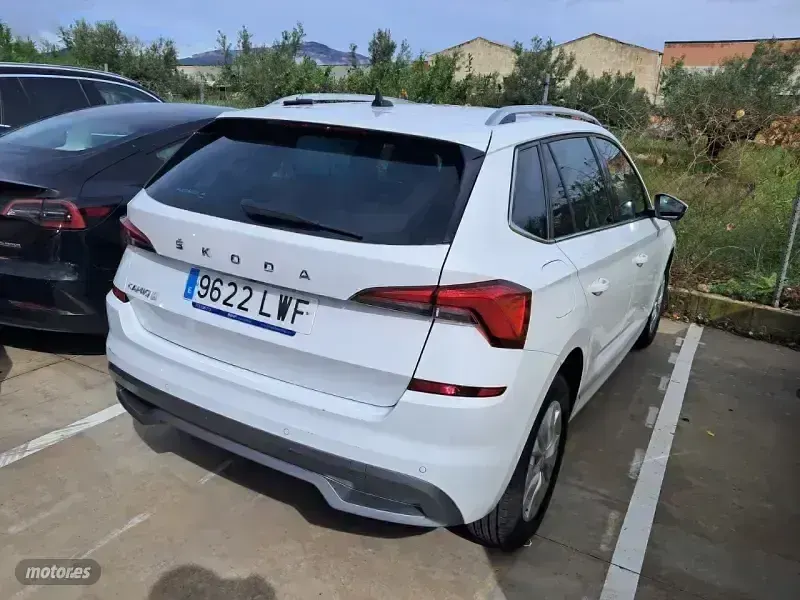 Usado Skoda Kamiq 95 CV (69 kW) 2022 Blanco SUV
