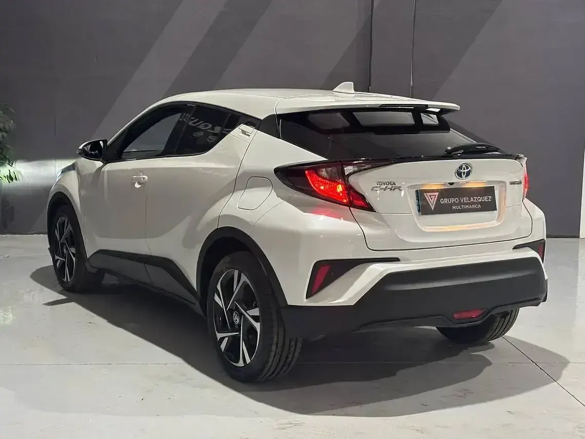 Käytetty Toyota C-HR Advance 122 HP (89 kW) 2022 Valkoinen Katumaasturi