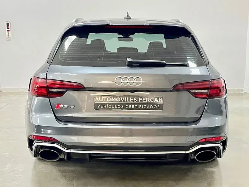 Usado Audi RS4 Exclusive 450 CV (330 kW) 2018 Gris / plata Familiar