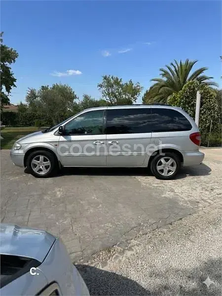 Usado Chrysler Voyager Executive 150 CV (110 kW) 2007 Gris / plata Monovolumen