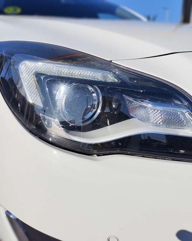 Usado Opel Insignia Excellence 140 HP (102 kW) 2014 Branco Sedan
