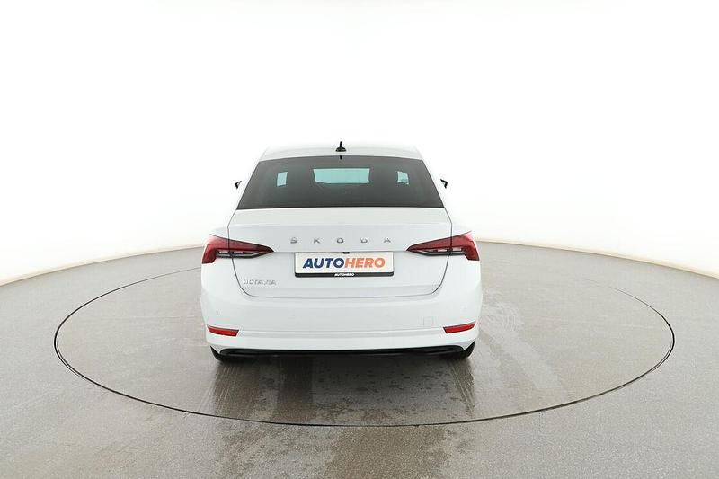 Usado Skoda Octavia Selection 150 CV (110 kW) 2024 Blanco Berlina