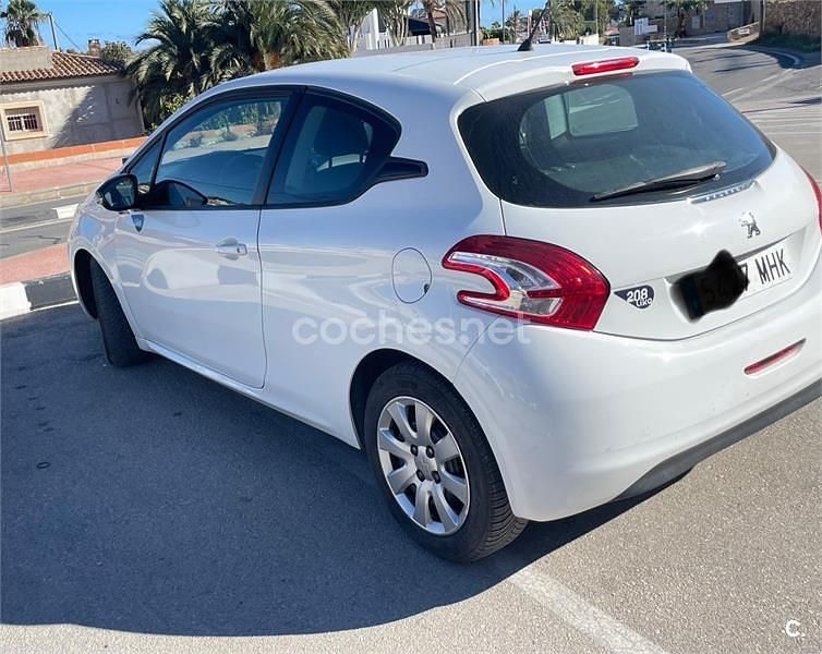 Usado Peugeot 208 Access 68 CV (50 kW) 2014 Blanco Utilitario