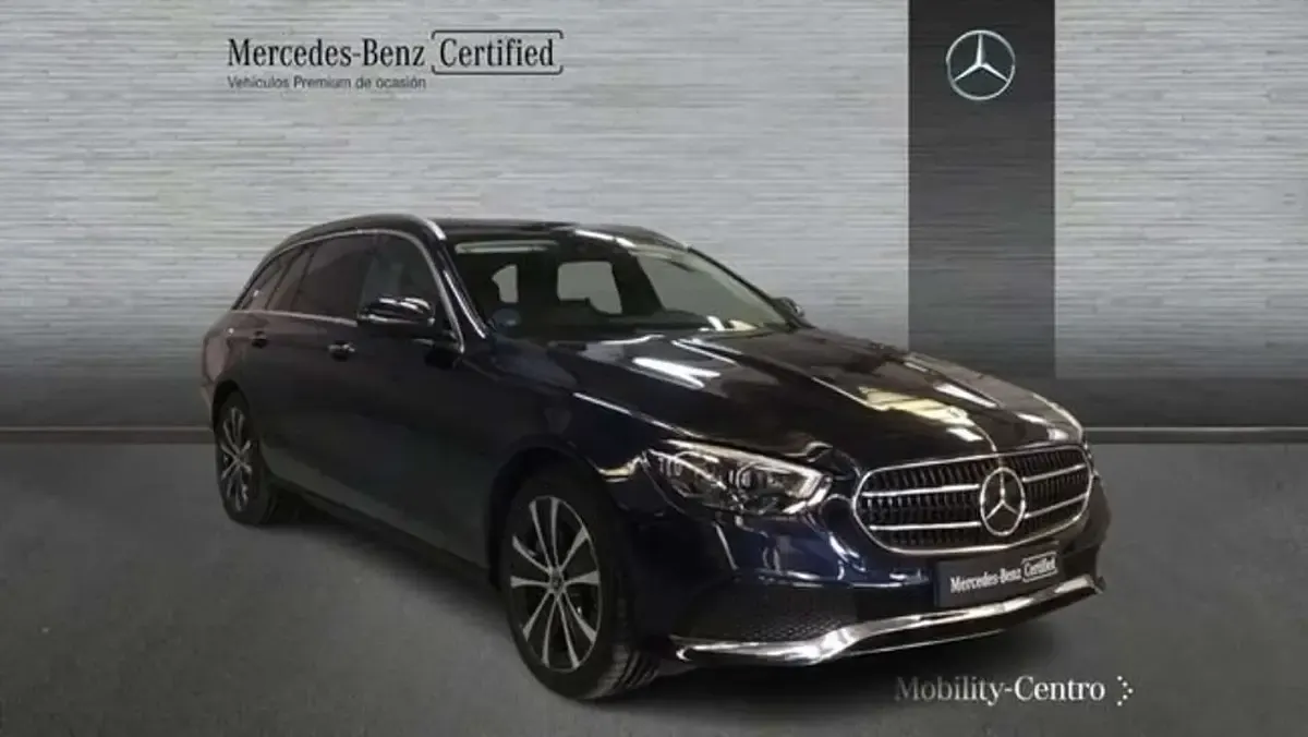 Usado Mercedes E300 306 CV (225 kW) 2024 Azul Familiar