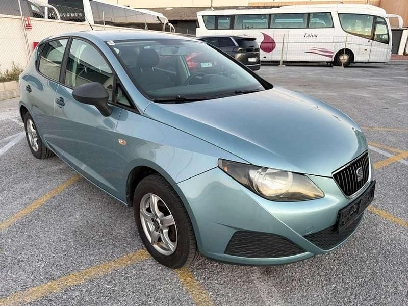Usado Seat Ibiza Reference 90 CV (66 kW) 2010 Gris Utilitario