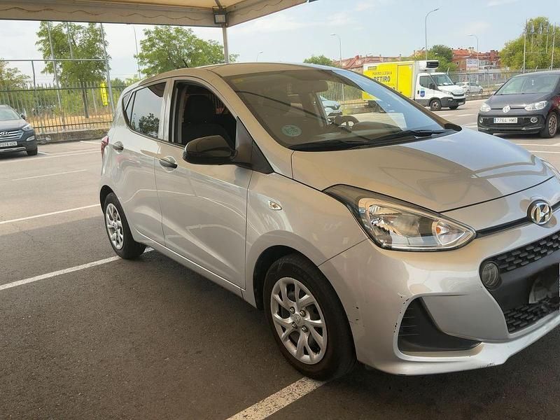 Gris Usado 2019 Hyundai i10 Utilitario | 10.600 € (Precio justo) - Imagen 1/4