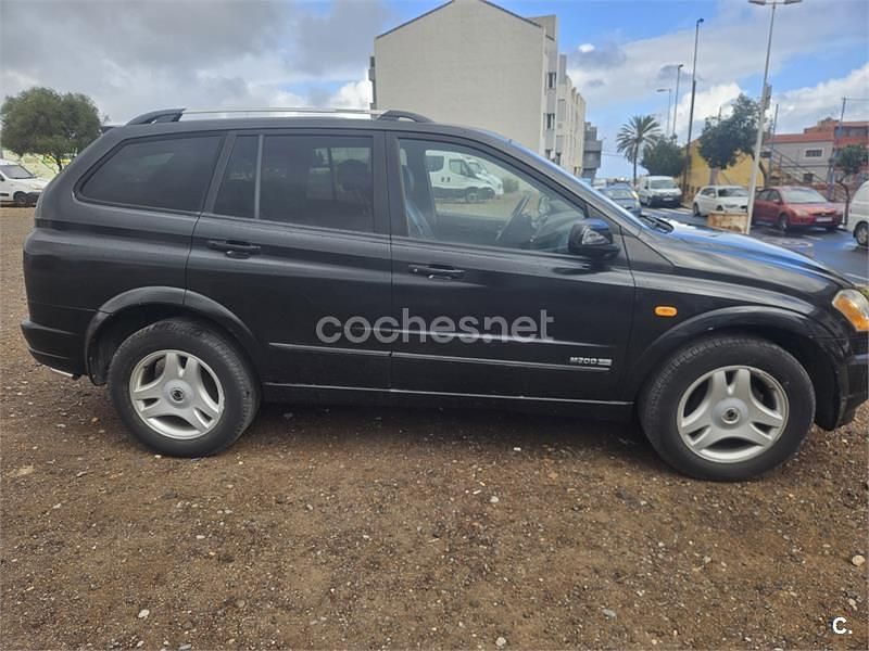 Usado Ssangyong (KGM) Kyron Limited 141 CV (103 kW) 2006 Negro SUV