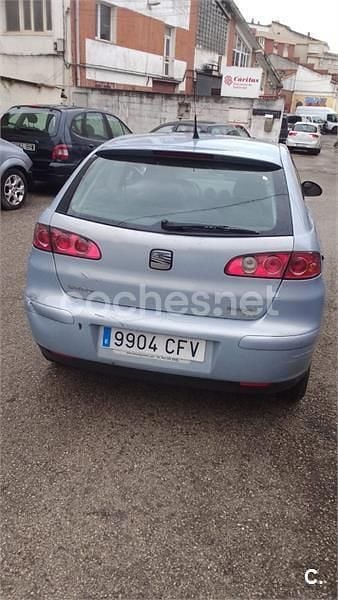Usado Seat Ibiza Stella 64 CV (47 kW) 2003 Azul Berlina
