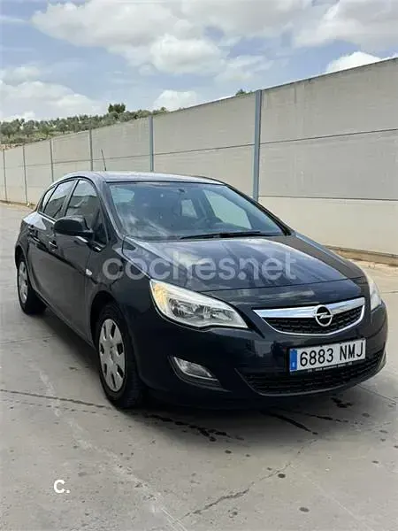 Usado Opel Astra Excellence 110 CV (80 kW) 2011 Negro Berlina