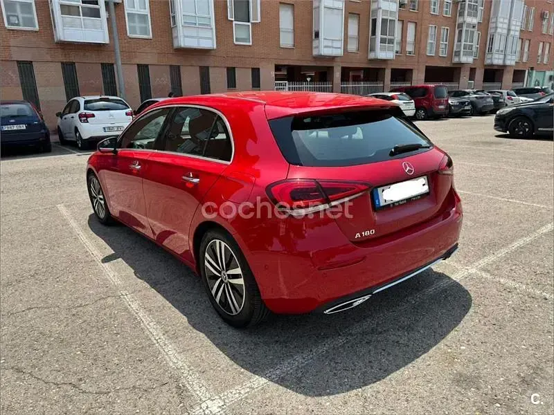 Usado Mercedes A180 122 CV (89 kW) 2019 Rojo Berlina