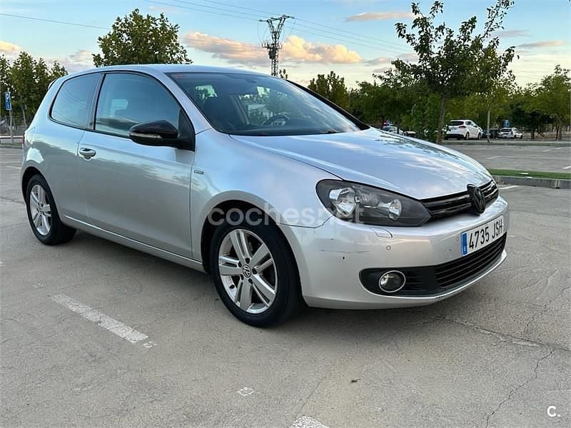 Usado VW Golf VII Advance 105 CV (77 kW) 2012 Gris / plata Berlina
