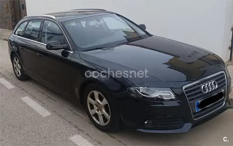 Usado Audi A4 136 CV (100 kW) 2011 Negro Familiar