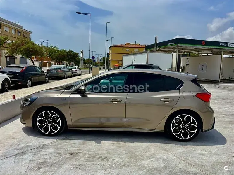 Usado Ford Focus ST-Line 120 CV (88 kW) 2019 Beige Berlina