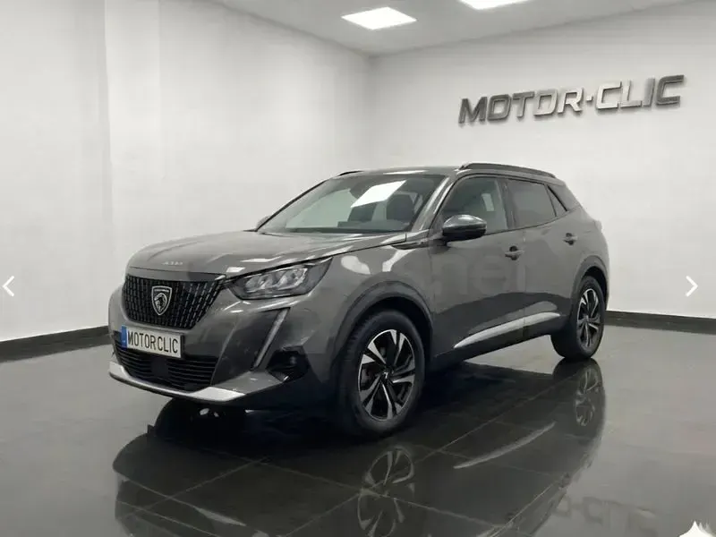 Usado Peugeot 2008 Allure 136 CV (100 kW) 2025 Gris / plata SUV