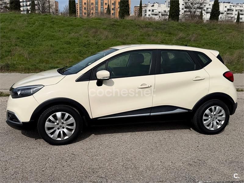 Usado Renault Captur Zen 90 CV (66 kW) 2014 Beige SUV