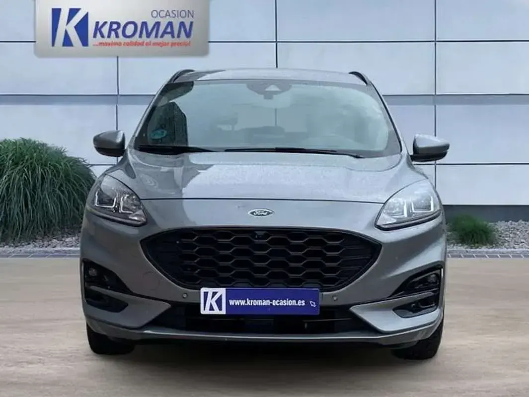 Usado Ford Kuga ST-Line 120 CV (88 kW) 2023 Plateado SUV