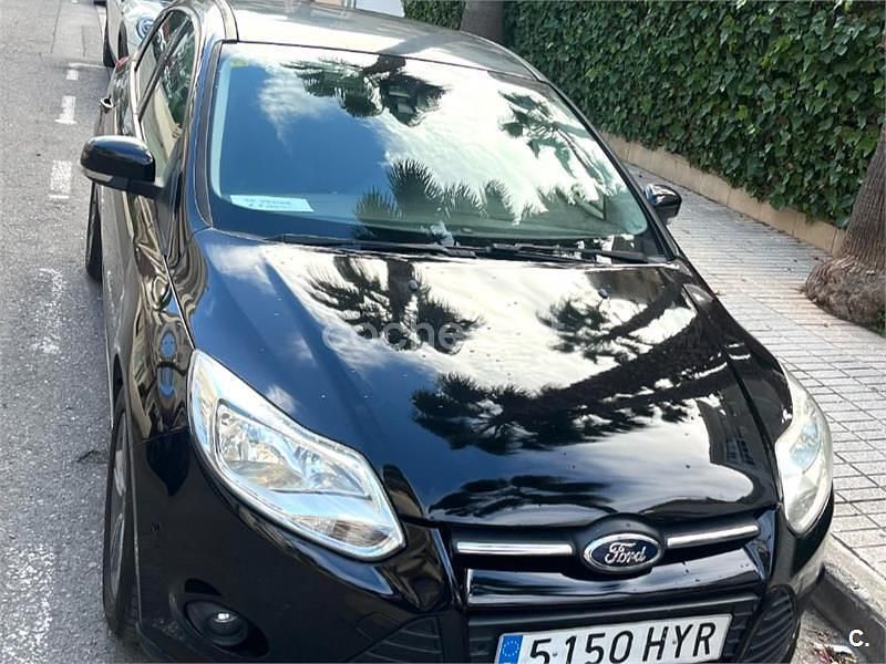 Usado Ford Focus Trend 125 CV (91 kW) 2014 Negro Berlina