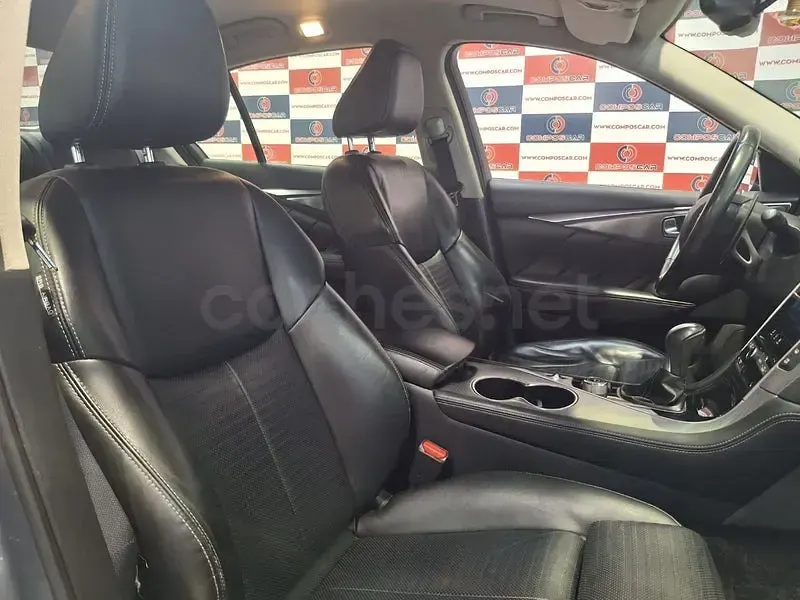 Usado Infiniti Q50 170 CV (125 kW) 2016 Gris / plata Berlina