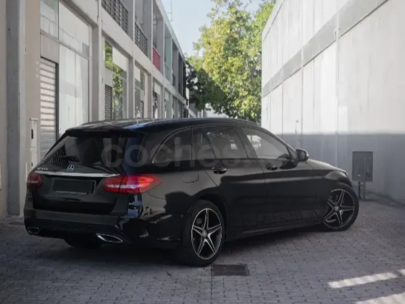 Usado Mercedes C220 170 CV (125 kW) 2017 Negro Familiar