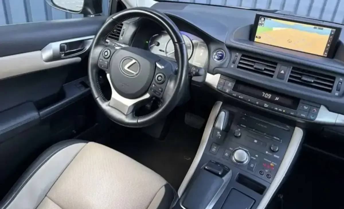 Usado Lexus CT200h Business Edition 136 CV (100 kW) 2018 Negro Utilitario