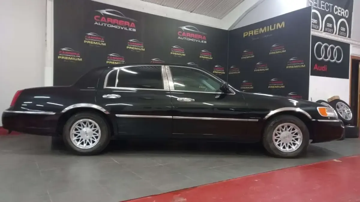 Usado Lincoln Town Car 1998 Negro Berlina