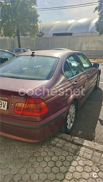 Usado BMW 320 150 CV (110 kW) 2004 Granate Berlina