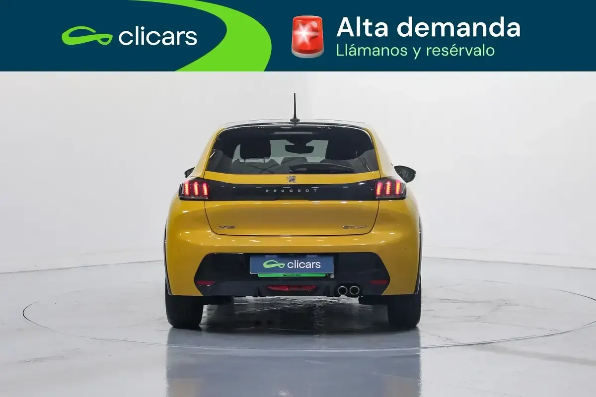 Usado Peugeot 208 GT-line 130 CV (95 kW) 2020 Amarillo Utilitario
