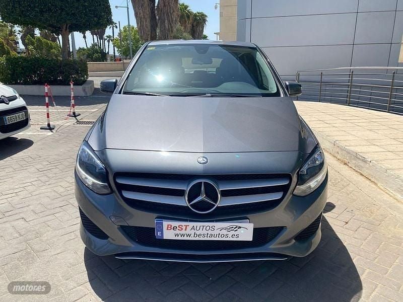 Usado Mercedes B180 110 CV (80 kW) 2017 Varios colores Monovolumen