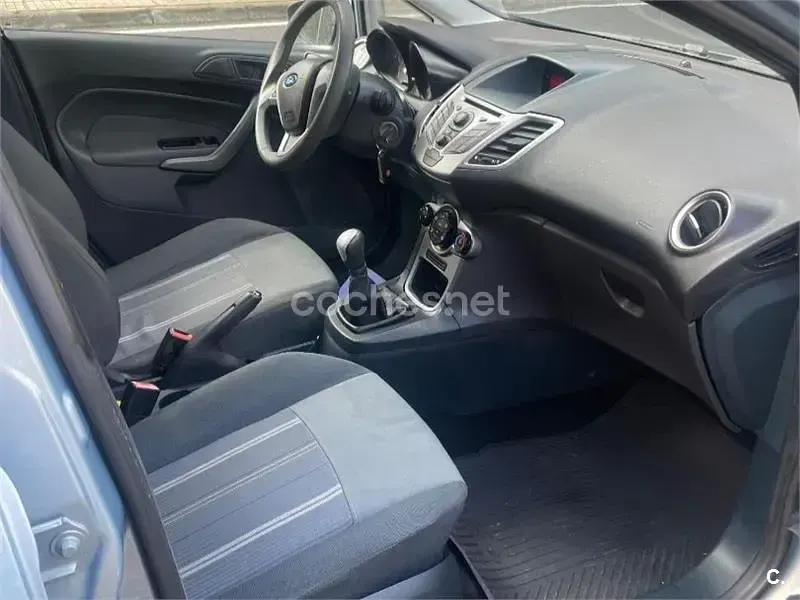 Usado Ford Fiesta Trend 82 CV (60 kW) 2009 Gris / plata Berlina