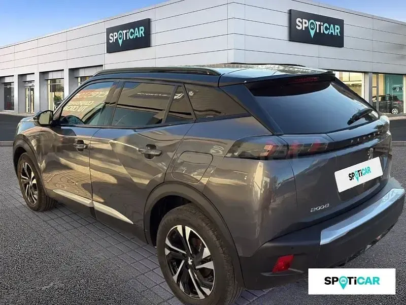 Usado Peugeot 2008 GT-line 130 CV (95 kW) 2020 Gris / plata SUV