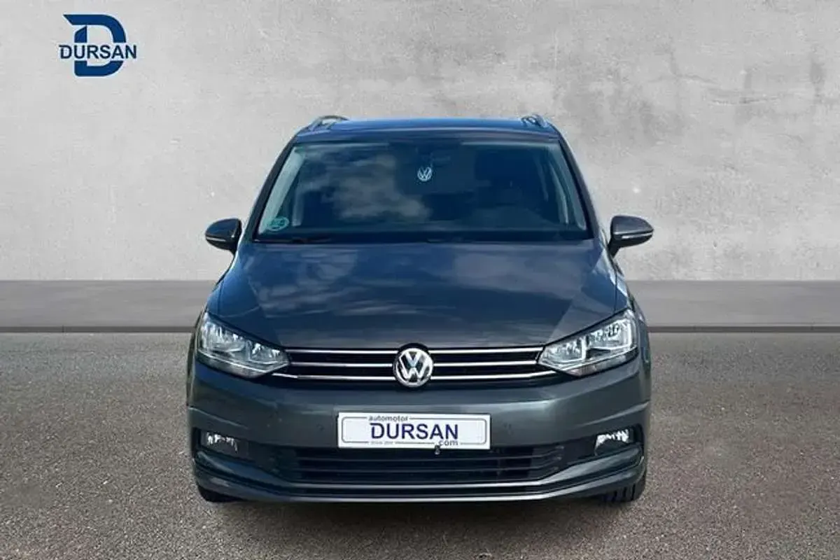 Usado VW Touran Advance 150 CV (110 kW) 2018 Gris Monovolumen