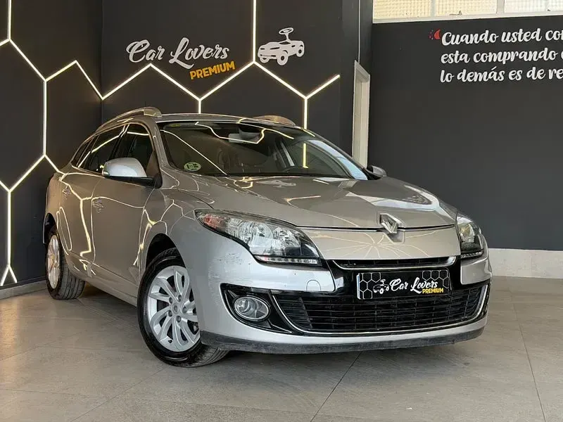 Usado Renault Mégane GrandTour 110 CV (80 kW) 2012 Gris / plata Familiar