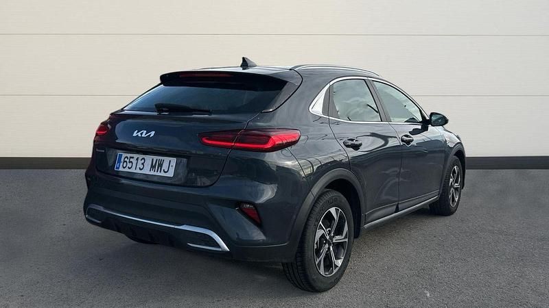 Usado Kia XCeed 100 CV (73 kW) 2024 Gris SUV