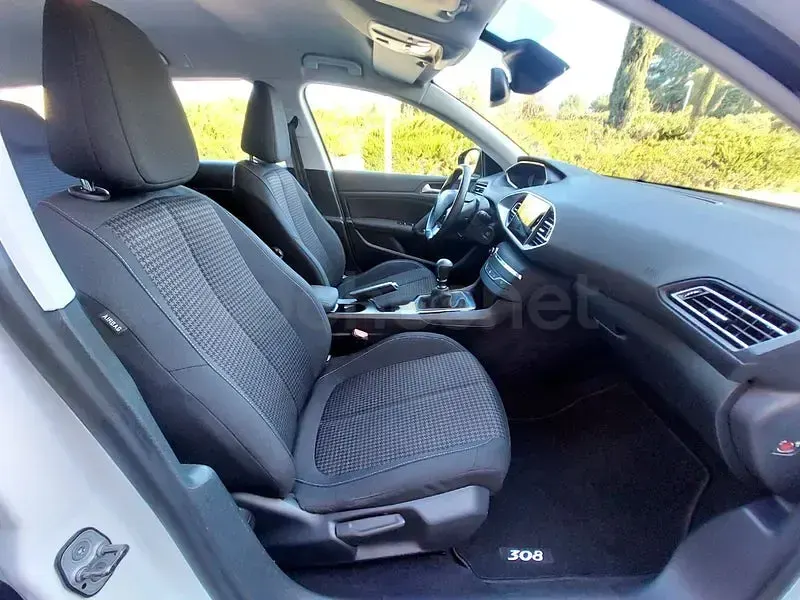 Usado Peugeot 308 SW Style 130 CV (95 kW) 2021 Blanco Familiar